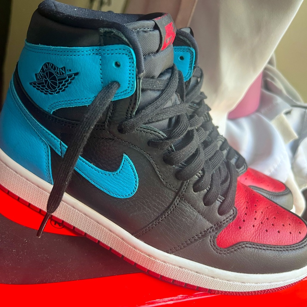 Women’s Air Jordan 1 High NC to CHI  size 10 - Picture 4 of 5
